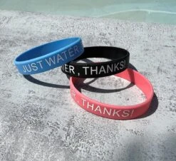 Merkloos Waterfles 2 Liter Zwart Transparant - Gratis Armband - Waterfles Met Rietje - Grote Waterfles - Sportbidon - Twee Liter Waterfles - Sportfles - Sportfles Fitness - Bottle 2 Liter- Drinkfles - Schenkfles - Zwart Transparant - Armbandje - Waterflessen -Drinken Goedkope Winkel 1200x1099 3