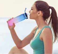 Designed On 45th | Motivatie Waterfles | Drinkfles Met Rietje | Waterfles Met Tijdmarkering | Waterfles 1 Liter | Blauw En Roze | BPA Vrij -Drinken Goedkope Winkel 1200x1109 1