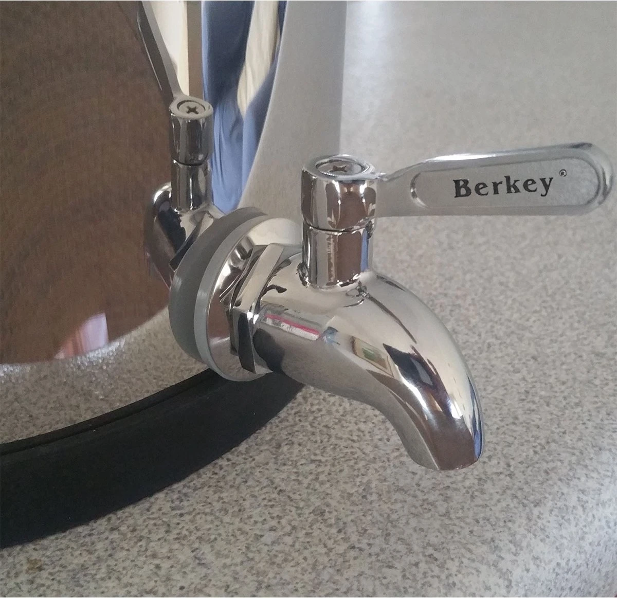 Big Berkey Set: Waterfilter 8,5L + RVS Kraantje + Standaard 2 Big Berkey Set: Waterfilter 8,5L + RVS Kraantje + Standaard - Afbeelding 2