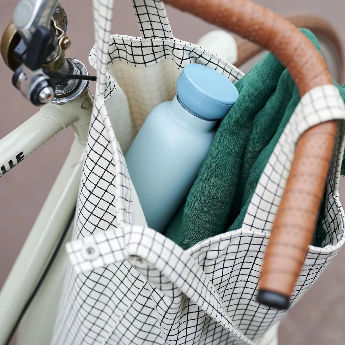 Mepal – Isoleerfles Ellipse 350 Ml – Houdt Je Drankje 9 Uur Warm En 12 Uur Koud – Natural Brushed – Geschikt Voor Bruiswater – Thermosfles – Lekdicht 5 Mepal – Isoleerfles Ellipse 350 Ml – Houdt Je Drankje 9 Uur Warm En 12 Uur Koud – Natural Brushed – Geschikt Voor Bruiswater – Thermosfles – Lekdicht - Afbeelding 5