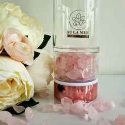 Duurzame Waterfles Met Kristal - Roségoud - Roestvrij Staal - Rozenkwarts Edelstenen - Verrijkt En Verzacht Water - Inclusief Thee/fruit Infuser - Edelstenen - 550 Ml - Waterfles - Drinkfles -Drinken Goedkope Winkel 1200x1200 482