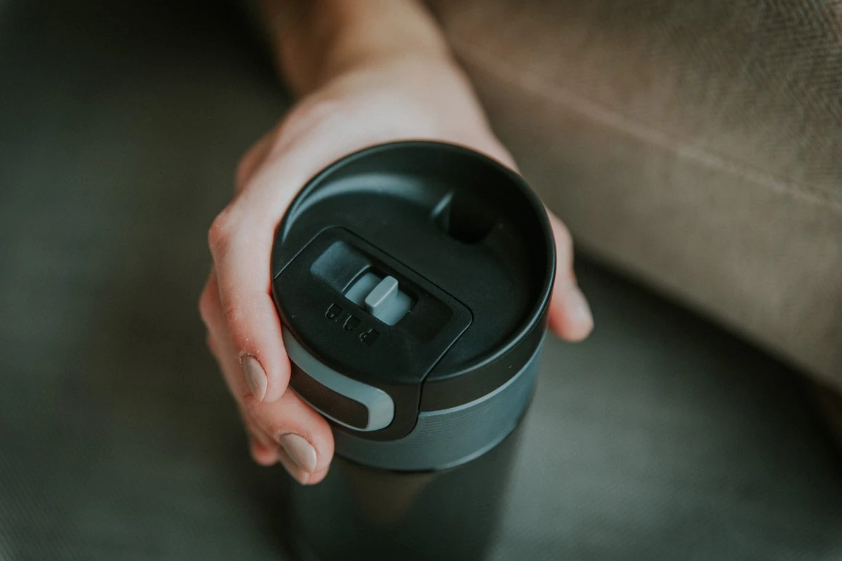 Kambukka Etna Thermosbeker 300 Ml - Makkelijk Reinigen - Lekvrije Koffiebeker - Pitch Black 11 Kambukka Etna Thermosbeker 300 Ml - Makkelijk Reinigen - Lekvrije Koffiebeker - Pitch Black - Afbeelding 11