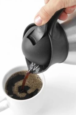 Hendi Thermoskan 1,5 Liter - Isoleerkan Met Drukknop - Zwart - Ø14,5x(H)23cm -Drinken Goedkope Winkel 799x1200 2