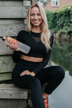 Aquachic - 1L Waterfles Met 2 Doppen En Tijdsmarkeringen - Lekvrij & Licht - Duurzaam - Nederlands Merk - Drink Fles / Bidon- Wit 1 Liter -Drinken Goedkope Winkel 806x1200 2