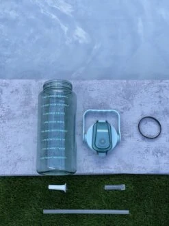 Merkloos 2 Liter Waterfles Groen Transparant - Gratis Armband - Grote Waterfles - Motivatie Fles - Bidon - Twee Liter Waterfles - Sportfles - Waterkan - Gallon - 2 Liter Bottle - Drinkfles - Schenkfles - Groen Transparant - Zwart Armbandje -Drinken Goedkope Winkel 899x1200 8